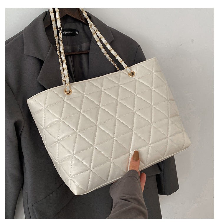 Timeless Tote Bag – Uncomplicated Shape, Roomy Interior, Three Colors
