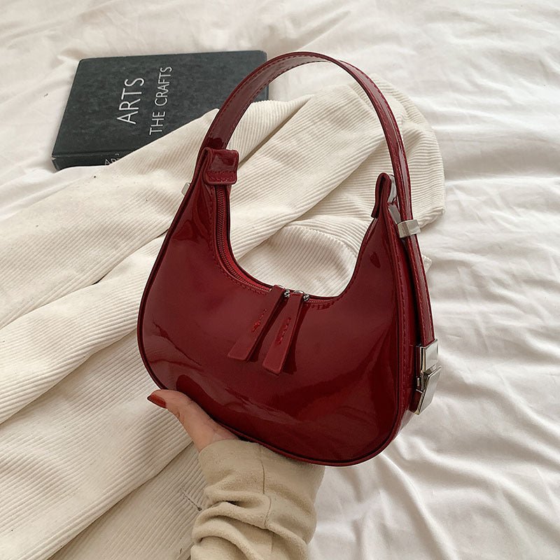 Classic Bag in a Timeless Shape – Roomy Interior