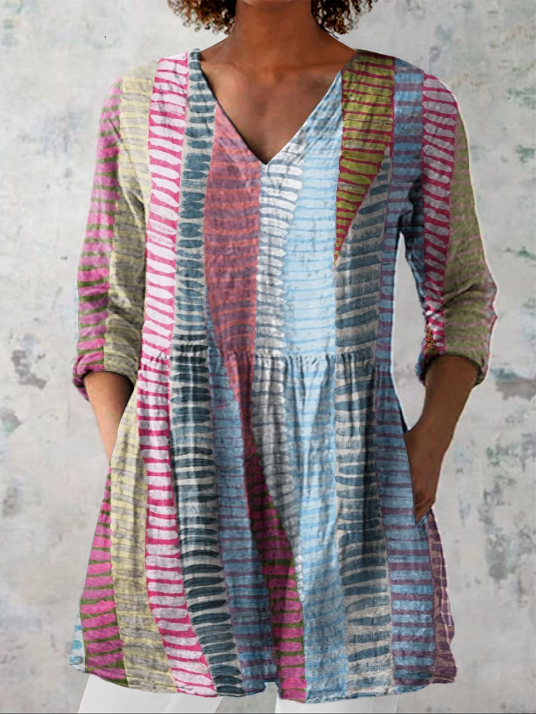 Elegant Printed Blouse for Women – Collar and Placket, Wear Tucked or Loose