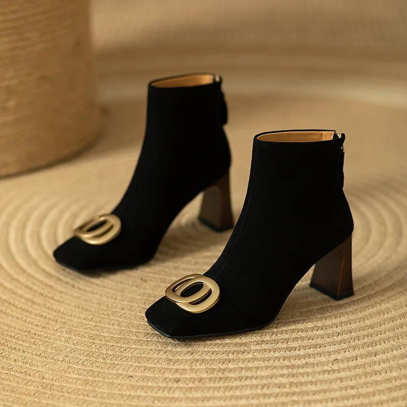 Soft Velvet-Finish Pumps for Women – Warm Lining, Stable Heel in Black